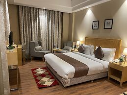 Saltstayz Select - Galleria Market & Golf Course Road