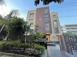 Saltstayz Select - Galleria Market & Golf Course Road