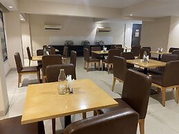 Saltstayz Select - Galleria Market & Golf Course Road