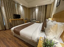 Saltstayz Select - Galleria Market & Golf Course Road