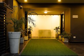 Saltstayz Express - Golf Course Road & DLF Phase-1