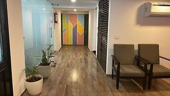 Saltstayz Express - Golf Course Road & DLF Phase-1