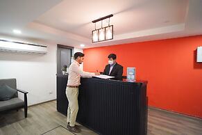 Saltstayz Express - Golf Course Road & DLF Phase-1