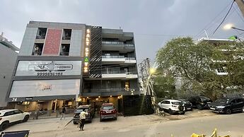 Saltstayz Express - Golf Course Road & DLF Phase-1