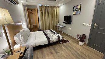 Saltstayz Express - Golf Course Road & DLF Phase-1