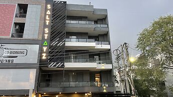 Saltstayz Express - Golf Course Road & DLF Phase-1