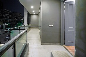 Saltstayz Express - Golf Course Road & DLF Phase-1