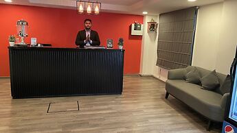 Saltstayz Express - Golf Course Road & DLF Phase-1