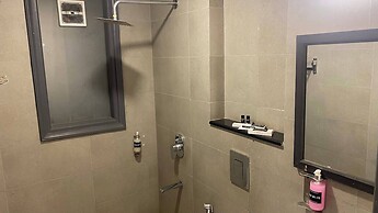 Saltstayz Express - Golf Course Road & DLF Phase-1