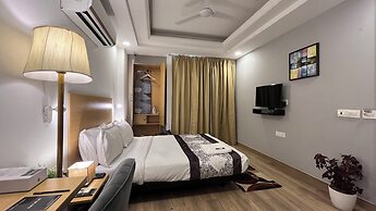 Saltstayz Express - Golf Course Road & DLF Phase-1