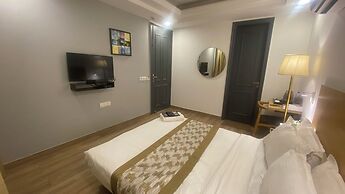 Saltstayz Express - Golf Course Road & DLF Phase-1