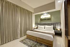 Saltstayz Premier - Golf Course Extension Road