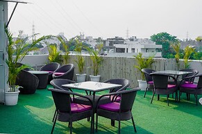 Saltstayz Select - Huda City Center