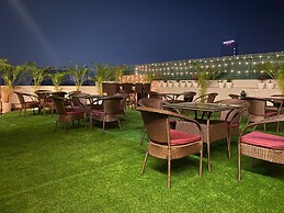 Saltstayz Select - Huda City Center