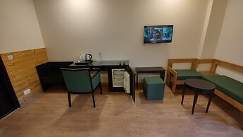 Saltstayz Select - Nehru Place & New Friends Colony