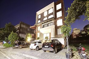 Saltstayz Premier – Cyber Hub