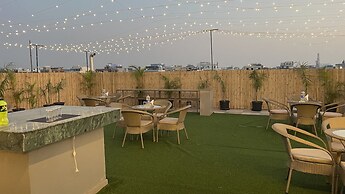 Saltstayz Premier – Cyber Hub