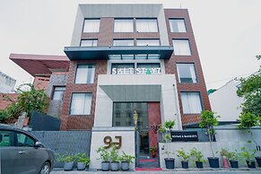 Saltstayz Premier – Cyber Hub