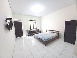 OYO LIFE 93634 Penginapan D'palinggihan Syariah