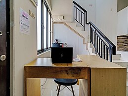 OYO LIFE 93634 Penginapan D'palinggihan Syariah