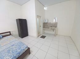 OYO LIFE 93634 Penginapan D'palinggihan Syariah