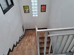 OYO LIFE 93634 Penginapan D'palinggihan Syariah