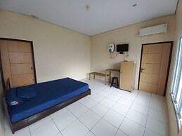 OYO LIFE 93634 Penginapan D'palinggihan Syariah