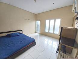 OYO LIFE 93634 Penginapan D'palinggihan Syariah