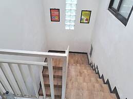 OYO LIFE 93634 Penginapan D'palinggihan Syariah