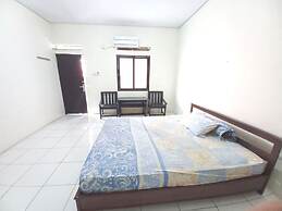 OYO LIFE 93634 Penginapan D'palinggihan Syariah