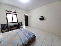 OYO LIFE 93634 Penginapan D'palinggihan Syariah