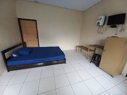 OYO LIFE 93634 Penginapan D'palinggihan Syariah