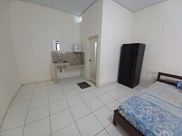 OYO LIFE 93634 Penginapan D'palinggihan Syariah