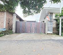 OYO LIFE 93634 Penginapan D'palinggihan Syariah