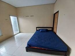 OYO LIFE 93634 Penginapan D'palinggihan Syariah