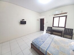 OYO LIFE 93634 Penginapan D'palinggihan Syariah