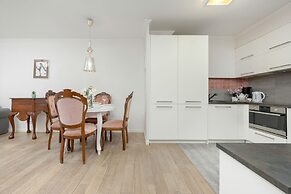 Central Warsaw Apartment by Renters
