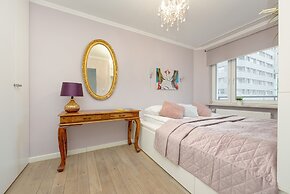 Central Warsaw Apartment by Renters