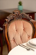 Central Warsaw Apartment by Renters