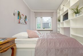 Central Warsaw Apartment by Renters