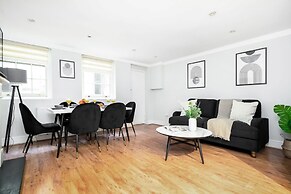 Elegant 2BR 2BA with Patio in Kennington
