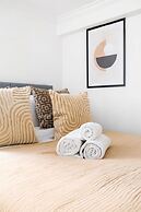 Elegant 2BR 2BA with Patio in Kennington