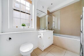 Elegant 2BR 2BA with Patio in Kennington