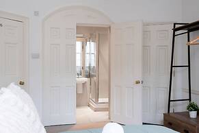 Elegant 2BR 2BA with Patio in Kennington