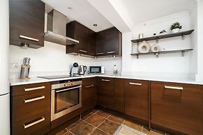 Elegant 2BR 2BA with Patio in Kennington