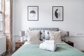 Elegant 2BR 2BA with Patio in Kennington