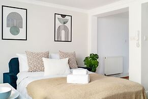 Elegant 2BR 2BA with Patio in Kennington