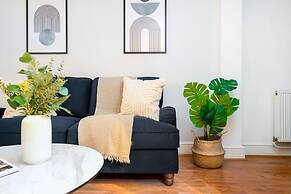 Elegant 2BR 2BA with Patio in Kennington