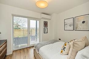 The Wembley Park Secret - Spacious 3bdr Flat With Terrace