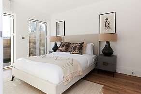 The Wembley Park Secret - Spacious 3bdr Flat With Terrace